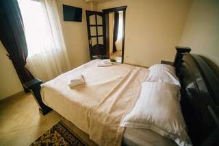 Отели типа «постель и завтрак» Eldorado baza vidpochynku Солочин Роскошный четырехместный номер-6