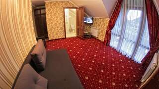 Отели типа «постель и завтрак» Eldorado baza vidpochynku Солочин Четырехместный номер с балконом-8