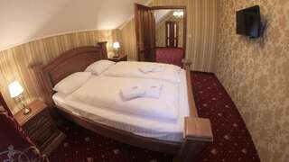 Отели типа «постель и завтрак» Eldorado baza vidpochynku Солочин Четырехместный номер с балконом-16